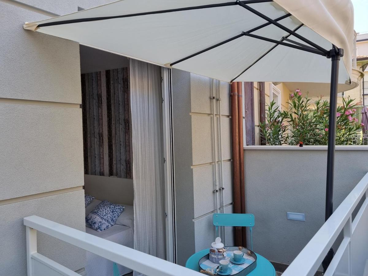 Residenza Azzurra Hotel Cattolica Ngoại thất bức ảnh
